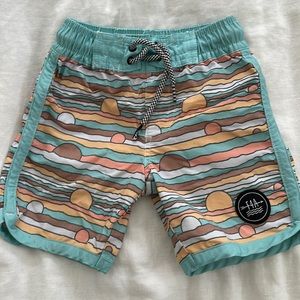 Feather 4 arrow n board shorts